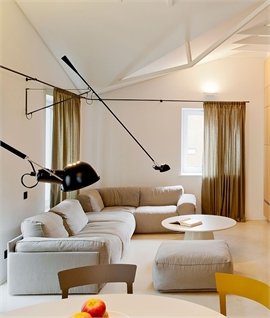 Counterbalanced Extending & Adjustable Wall Light